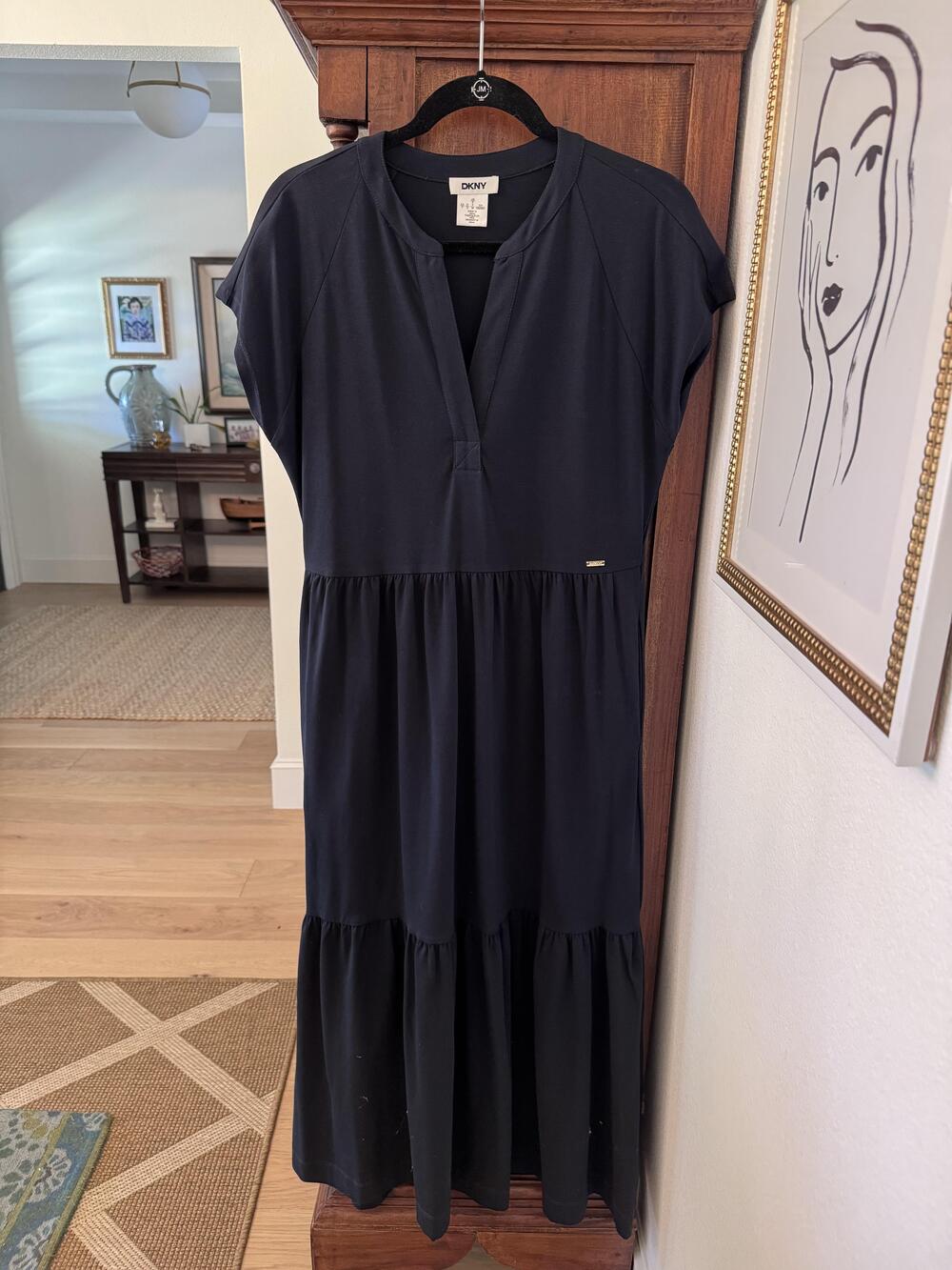 DKNY Maxi T-Shirt Dress Womens Small Black V Neck Tiered Hem Jersey Logo